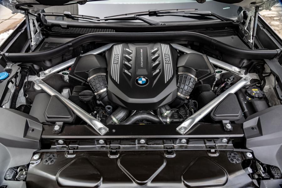 Моторный отсек BMW X7 M50i (G07) 2019 года  (NA) (фото 37 из 40)